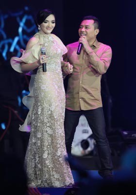 5 Gaya Kompak Anang & Ashanty