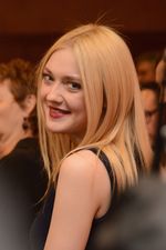 Si Cantik Dakota Fanning yang Makin Dewasa