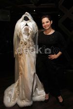Magdalena Pamer Gaun Pengantin
