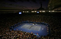 Rod Laver Arena, Melbourne, dipenuhi ribaun penonton. REUTERS/David Gray.