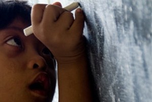 Dari Dukun Sampai Lumba-lumba, Semua Demi Sembuhkan Cacat Mental