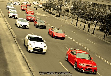 Pecinta Mobil Sport Sumbang Korban Banjir Pluit