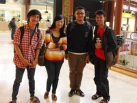 Para pemenang gowes Malaysia, Lia Widyaningsih (Cirebon), Wida Pratama (Jakarta), Muhammad Haitami (Bandung) dan Renal Yudias (Cikarang), serta detikTravel akan gowes di tempat-tempat seru di Malaysia (Marwan/ detikTravel)