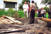 Jusuf Kalla meminta aparatkepolisian agar bertindak tegas menangkap Provokator danPelaku pembakaran, serta meminta masyarakat Sumbawa dariberbagai etnis merekatkan Persaudaraan.     