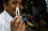Setelah melewati tes urine, lima dari 17 orang yang diamankan telah positif menggunakan narkoba. Ramses/detikfoto