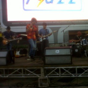 Puluhan Remaja Bandung Berjoget Ska dan Reggae di CFD Dago