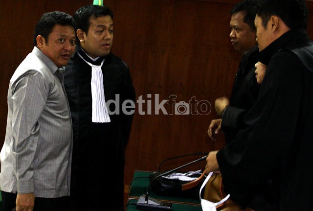 Amran Batalipu Minta Dihukum Ringan