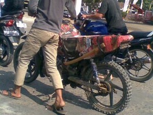 Full Tank ala Pengecer BBM