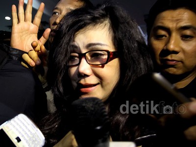 Ibunda Raffi Senang Bertemu Anaknya