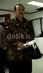 Zulkarnaen & Anaknya Jalani Sidang Perdana
