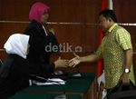 Amran Minta Dihukum Ringan