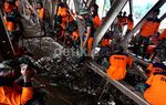 Sampah Sisa Banjir di Kalibata Dibersihkan