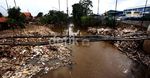Sampah Sisa Banjir di Kalibata Dibersihkan