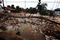 Sebelum dibersihkan, sampah tersebut tampak menumpuk.