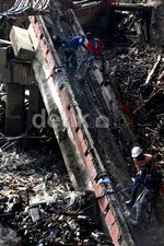 Pondasi Kabel PLN di Jembatan Kalibata Dibongkar
