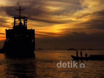 Perahu Mesin Jadi Transportasi di Kepulauan Papua