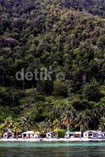 Perahu Mesin Jadi Transportasi di Kepulauan Papua