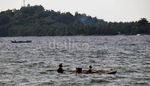 Perahu Mesin Jadi Transportasi di Kepulauan Papua