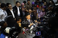 Roy Suryo dan pejabat BNN menggelar jumpa pers.