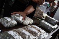 Dari tangan 16 tersangka polisi menyita barang bukti 6,2 kg sabu, 6.700 butir ekstacy, 2.300 butir ekstacy kapsul dan 1.100 butir H5.