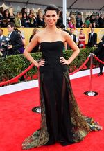 Gaya Elegan Para Selebriti Bergaun Hitam