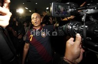 Mark Sungkar tampil plontos.