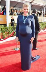 Parade Gaun Biru di Red Carpet SAG Awards