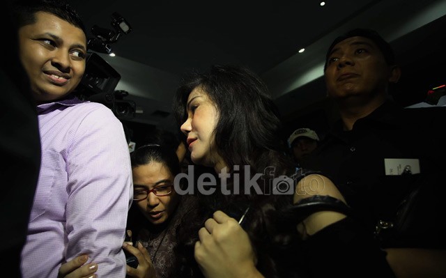 Sedih, Ibunda Raffi Ahmad Tetap Cantik