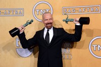 Lewat perannya di 'Breaking Bad', Bryan Cranston membawa pulang penghargaan Aktor Terbaik untuk serial drama. Frazer Harrison/Getty Images.