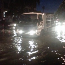 Banjir Rendam Jalan Tidar