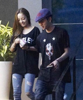 5 Idola KPop yang Menolak Cinta dari Selebriti