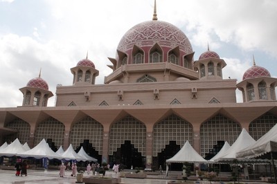 Putrajaya Punya Masjid Berwarna Pink