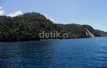 Air Terjun Ini Langsung Jatuh ke Laut
