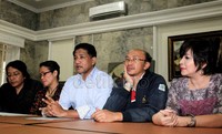 Ketua Umum DPP Liga Budaya Partai NasDem Andre Hehanusa mengungkapkan kekecewaan dia dan teman-temannya setelah Kongres NasDem diawali goncangan politik yang tinggi.