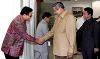Presiden SBY didampingi Menkominfo Tifatul Sembiring menyambut kedatangan panitia Hari Pers Nasional (HPN). (Setpres).