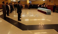 Pada pelantikan itu turut diperkenalkan dua staf khusus Menpora yang baru, yakni Prof. Dr. Richardus Eko dan Heru Nugroho.