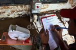 PLN Ganti Ratusan KWh Meter Korban Banjir