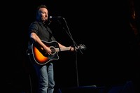 Akankah single 'We Take Care Of Our Own' dapat membuat Bruce Springsteen meraih penghargaan sebagai Best Rock Performance? Mike Coppola/Getty Images.