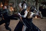 Aksi Jeremy Renner & Gemma Arterton di Hansel & Gretel