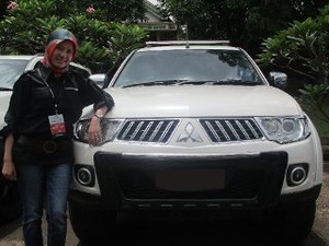 Wanita Tangguh di Komunitas Mobil Pajero
