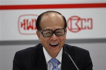 Kisah Unik Orang Terkaya Sejagad, dari Jual Korek Hingga Pecinta Ukulele 