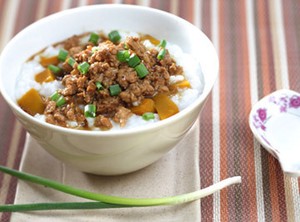 Slurrrp.. Gurihnya Bubur Ayam Labu