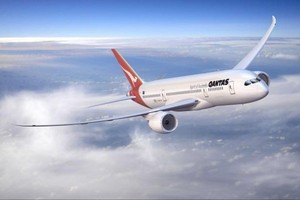 Pesawat Qantas Turun Mendadak 9 Km, Penumpang Menangis