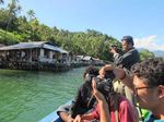 Naik Perahu Keliling Danau Sentani, Rasanya Seperti di Laut