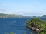 Naik Perahu Keliling Danau Sentani, Rasanya Seperti di Laut