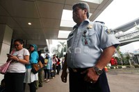 Kapasitas Imigasi Jakarta Selatan sangat terbatas terkadang mereka harus mengurus pemohon paspor dari bekasi tangerang.     