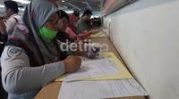 Semua pemohon paspor saat ini harus mengikuti prosedur tanpa perantara dan calo.     