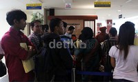 Yang pertama seorang pemohon harus melengkapi berkas persyaratan dan mengambil nomor antrean.