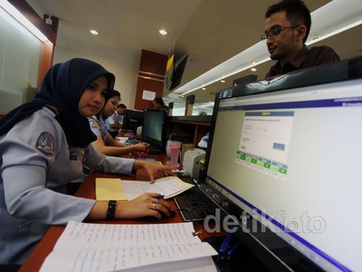Melihat Cara Kerja Petugas Imigrasi