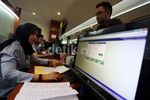 Melihat Cara Kerja Petugas Imigrasi